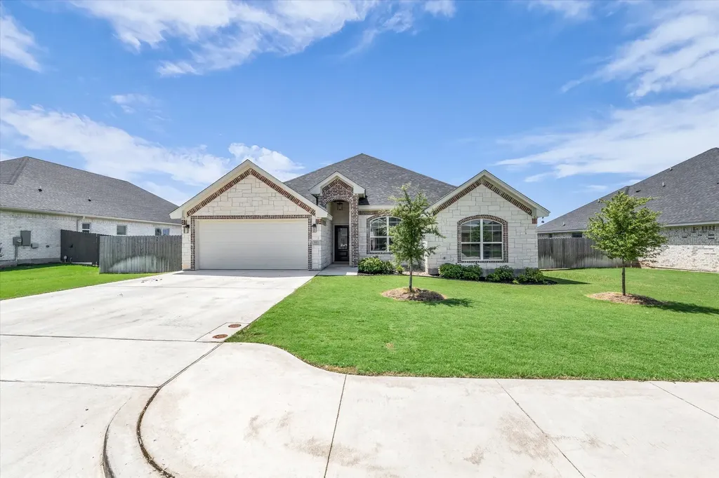 820 Secretariat Drive Hewitt TX 76643