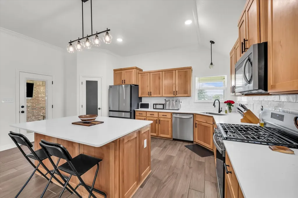 820 Secretariat Drive Hewitt TX 76643