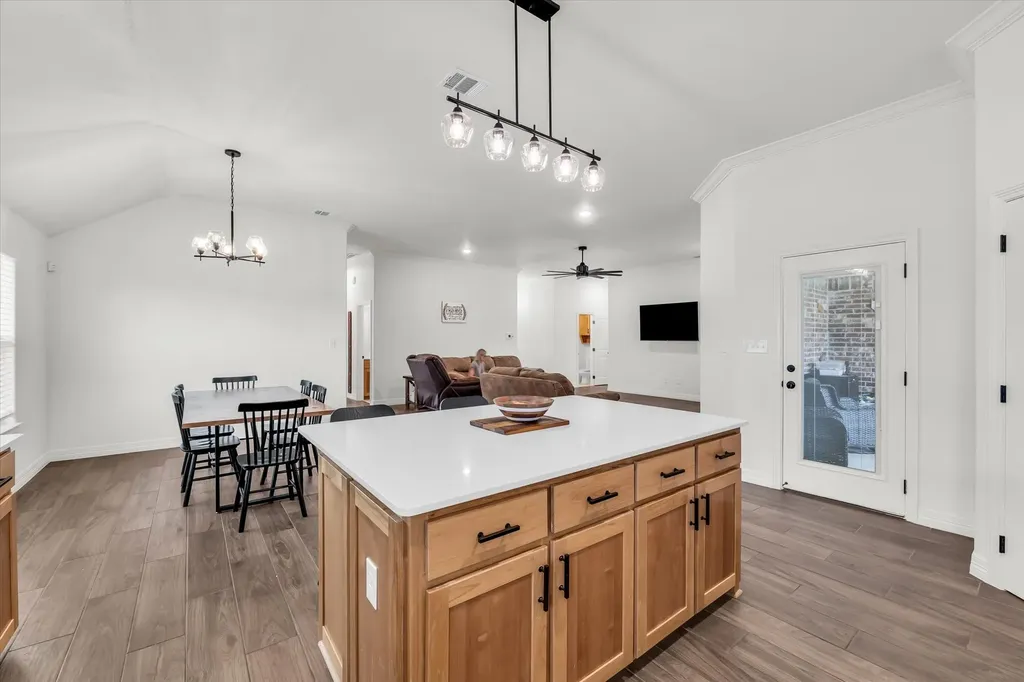 820 Secretariat Drive Hewitt TX 76643
