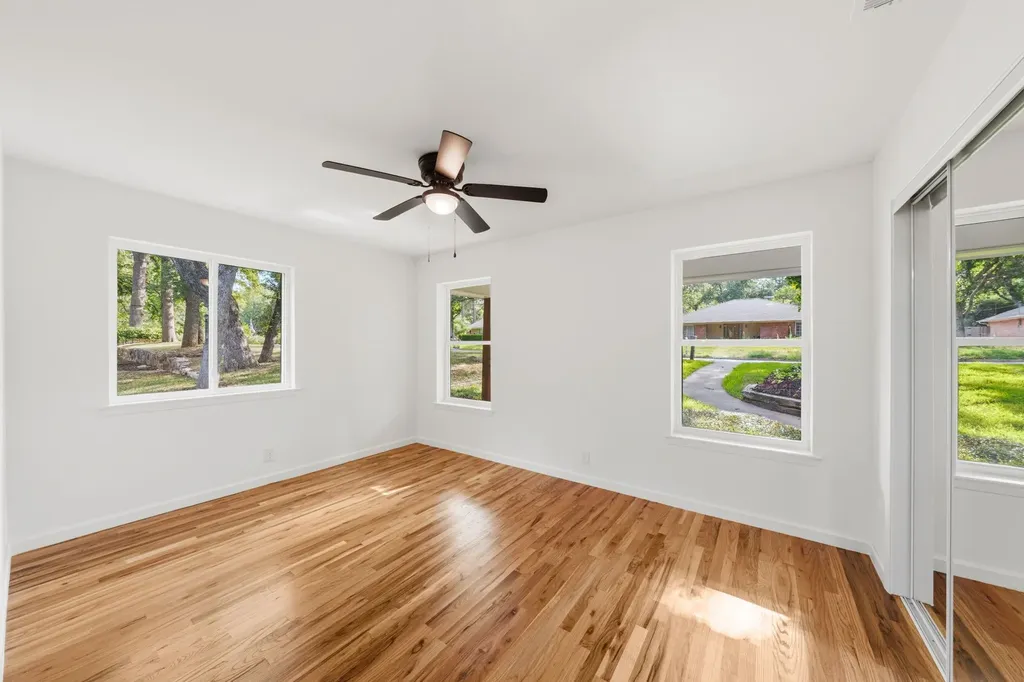3905 Shady Valley Drive Arlington TX 76013
