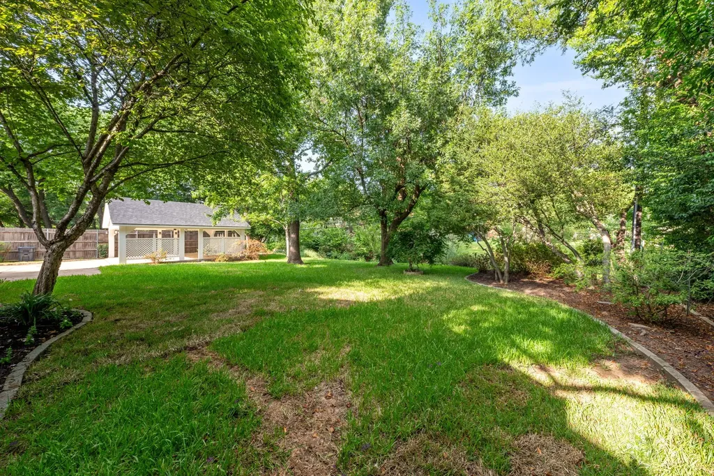 3905 Shady Valley Drive Arlington TX 76013