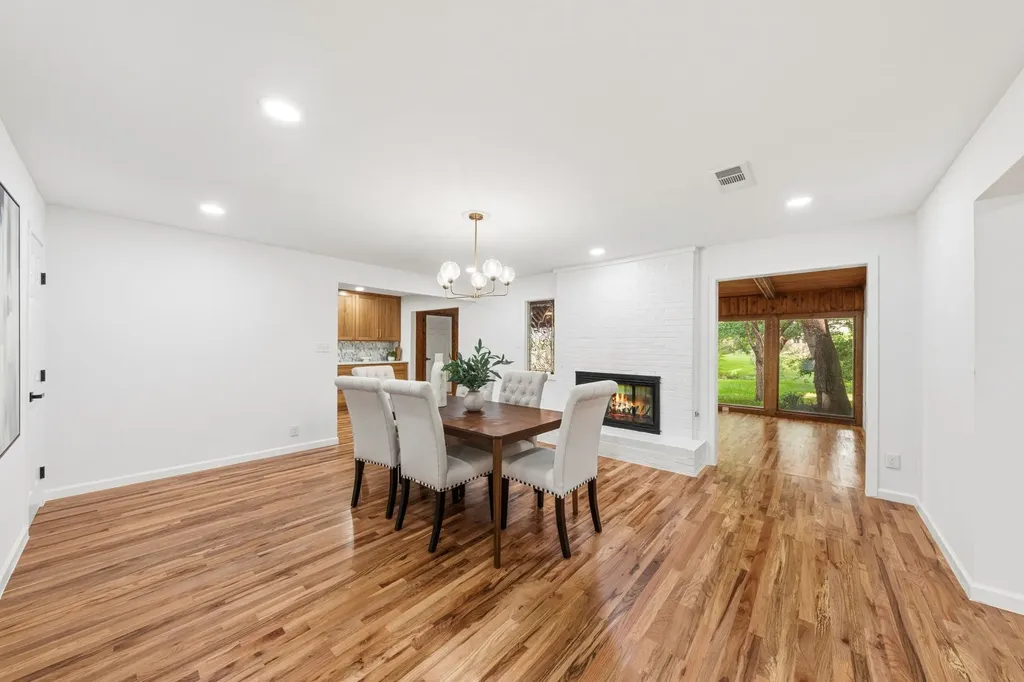 3905 Shady Valley Drive Arlington TX 76013