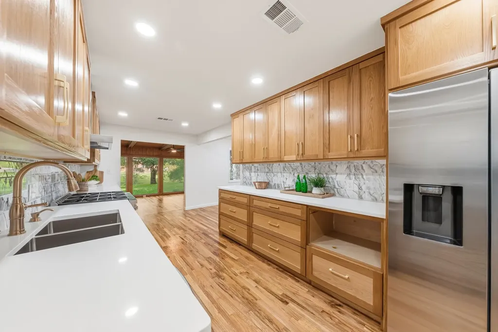 3905 Shady Valley Drive Arlington TX 76013