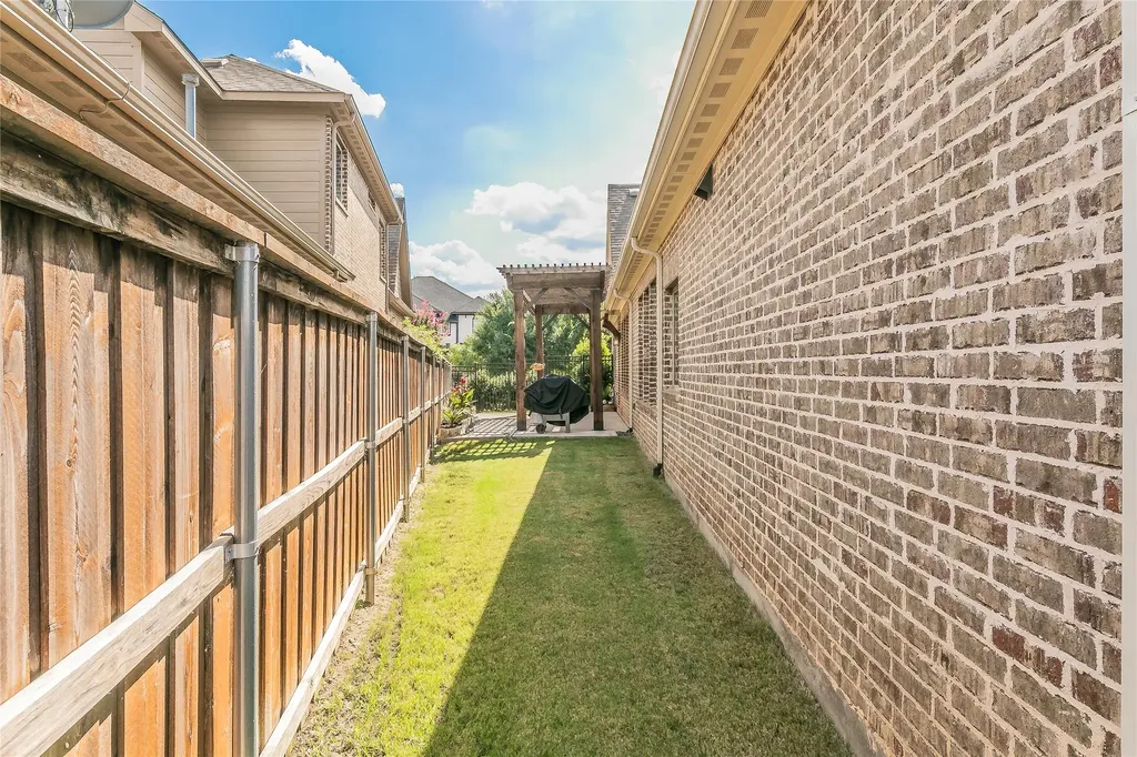3903 Plum Vista Place Arlington TX 76005