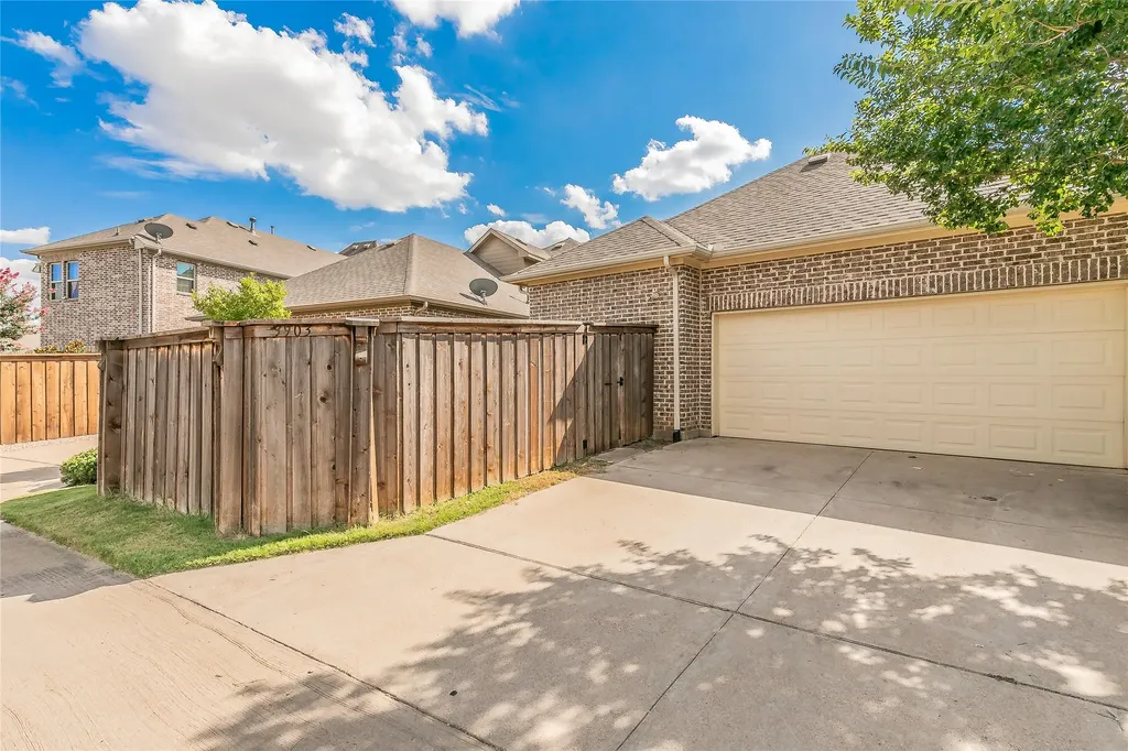 3903 Plum Vista Place Arlington TX 76005