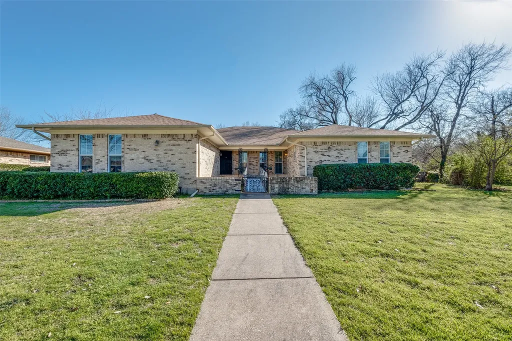 8229 Lullwater Drive Dallas TX 75218
