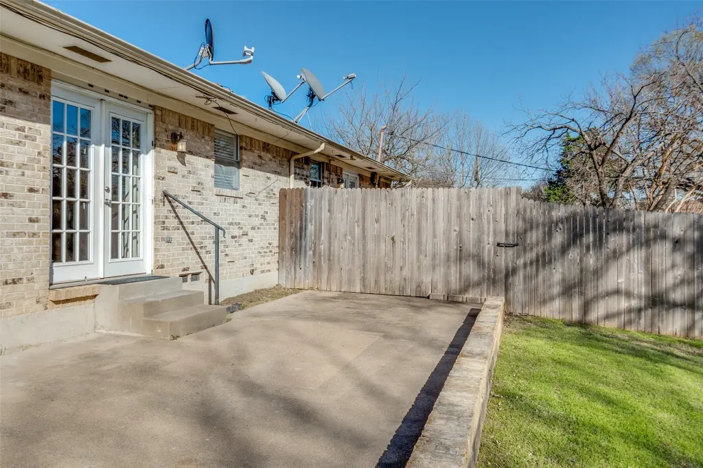 8229 Lullwater Drive Dallas TX 75218