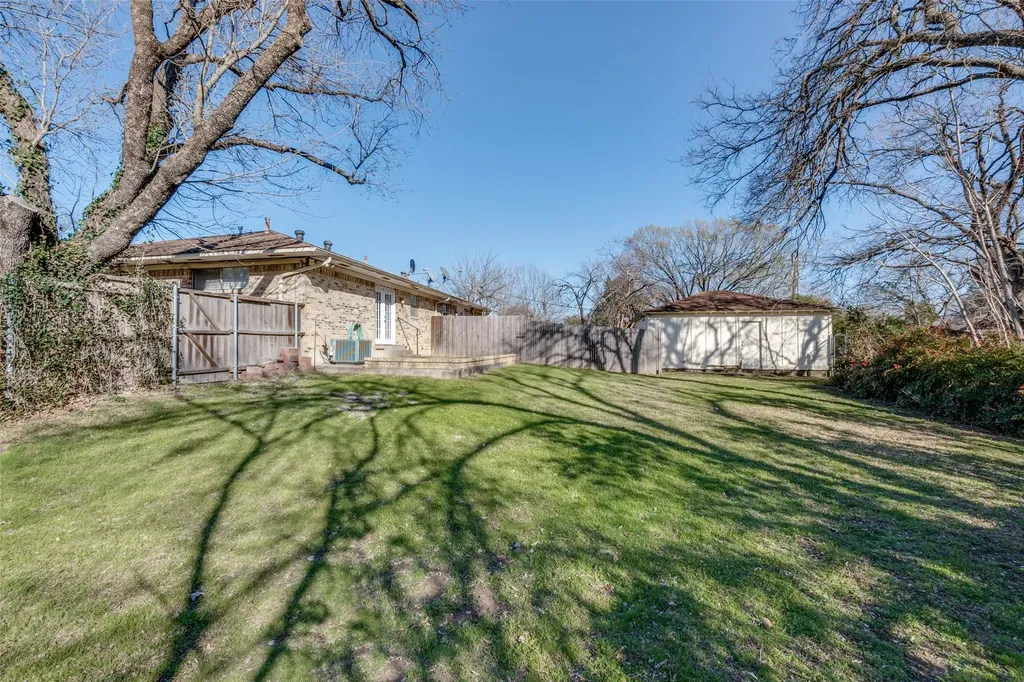 8229 Lullwater Drive Dallas TX 75218
