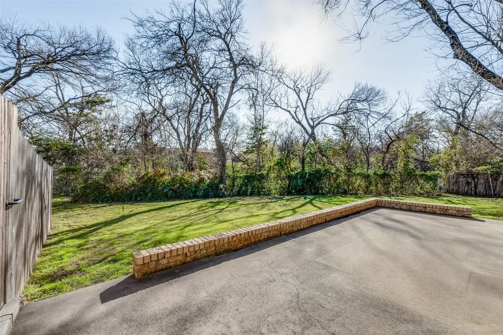 8229 Lullwater Drive Dallas TX 75218