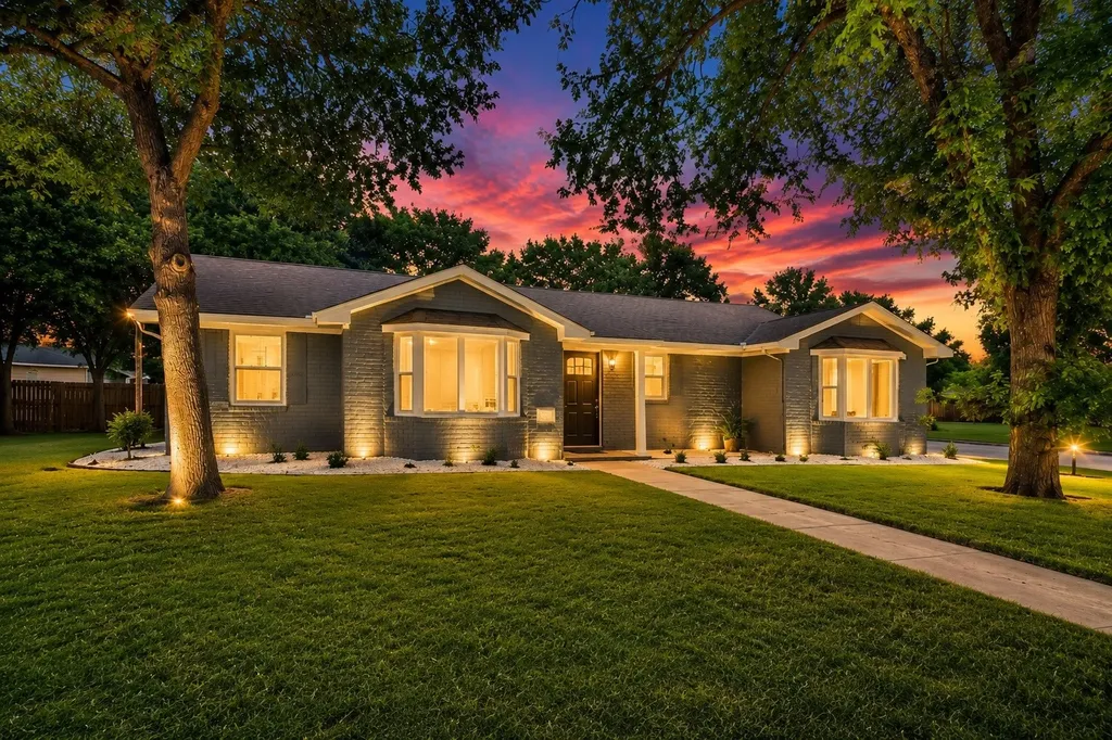 702 Austrian Road Grand Prairie TX 75050