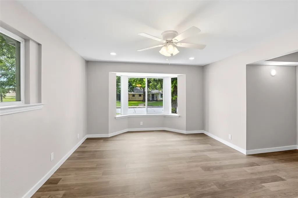 702 Austrian Road Grand Prairie TX 75050