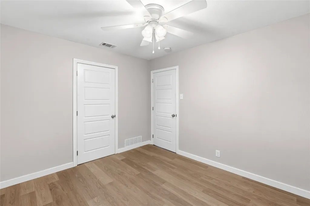 702 Austrian Road Grand Prairie TX 75050