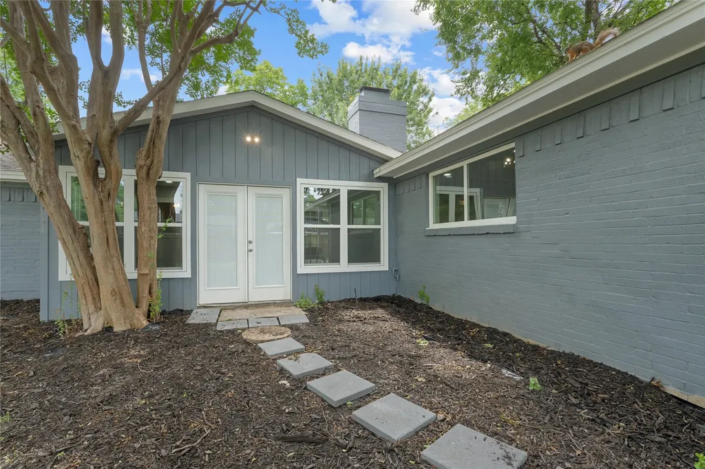 702 Austrian Road Grand Prairie TX 75050