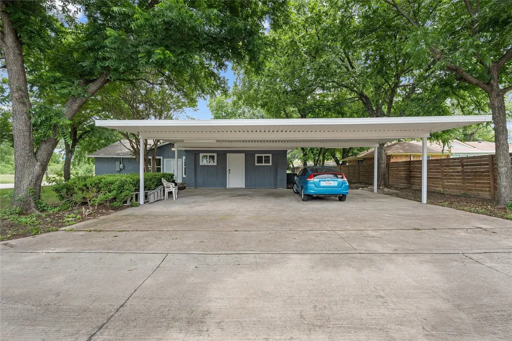 702 Austrian Road Grand Prairie TX 75050