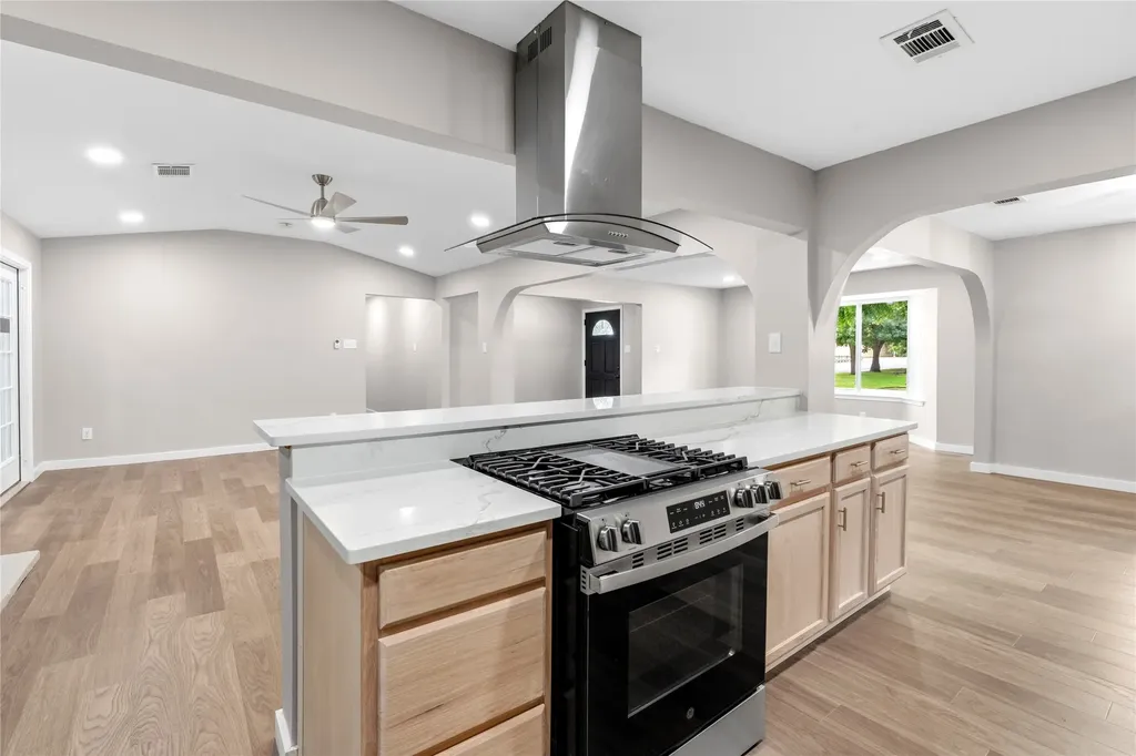 702 Austrian Road Grand Prairie TX 75050