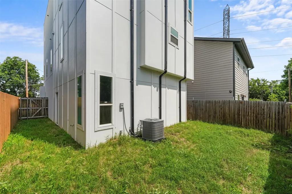 3142 Harmon Street Dallas TX 75215
