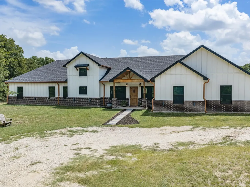 403 Polk Road Bowie TX 76230