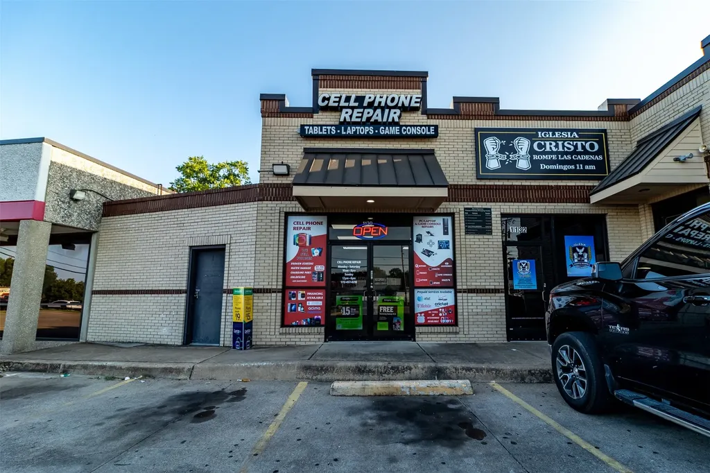 1108 W Pioneer Drive Irving TX 75061