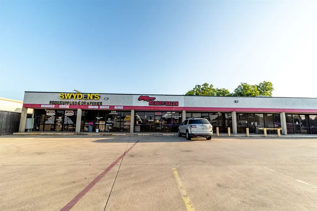 1108 W Pioneer Drive Irving TX 75061