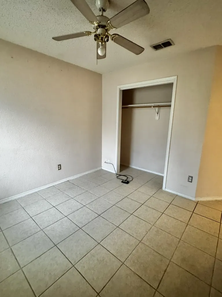 5615 Alicante Drive Arlington TX 76017