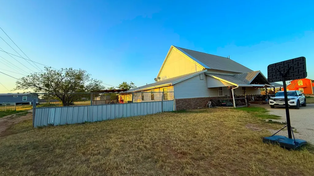 1302 20th Street Anson TX 79501