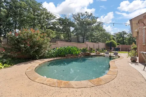 2829 Donnybrook Drive Burleson TX 76028