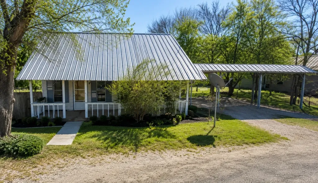 231 S Colorado Street Whitney TX 76692