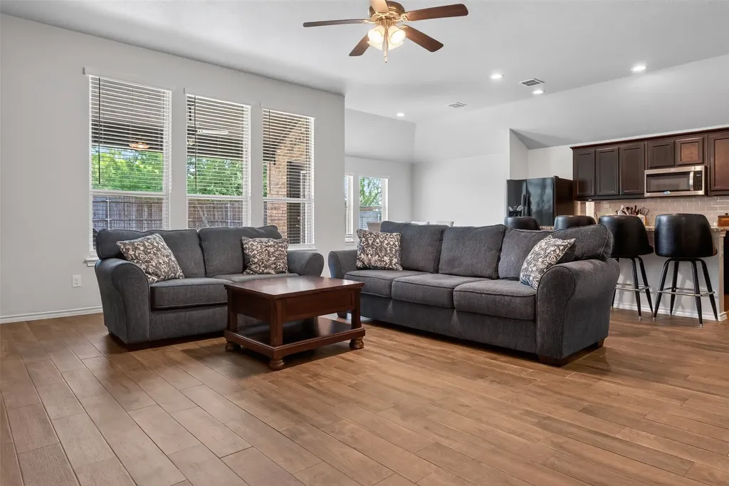 1600 Glade Meadows Drive Burleson TX 76058