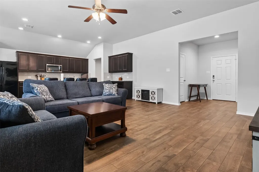 1600 Glade Meadows Drive Burleson TX 76058