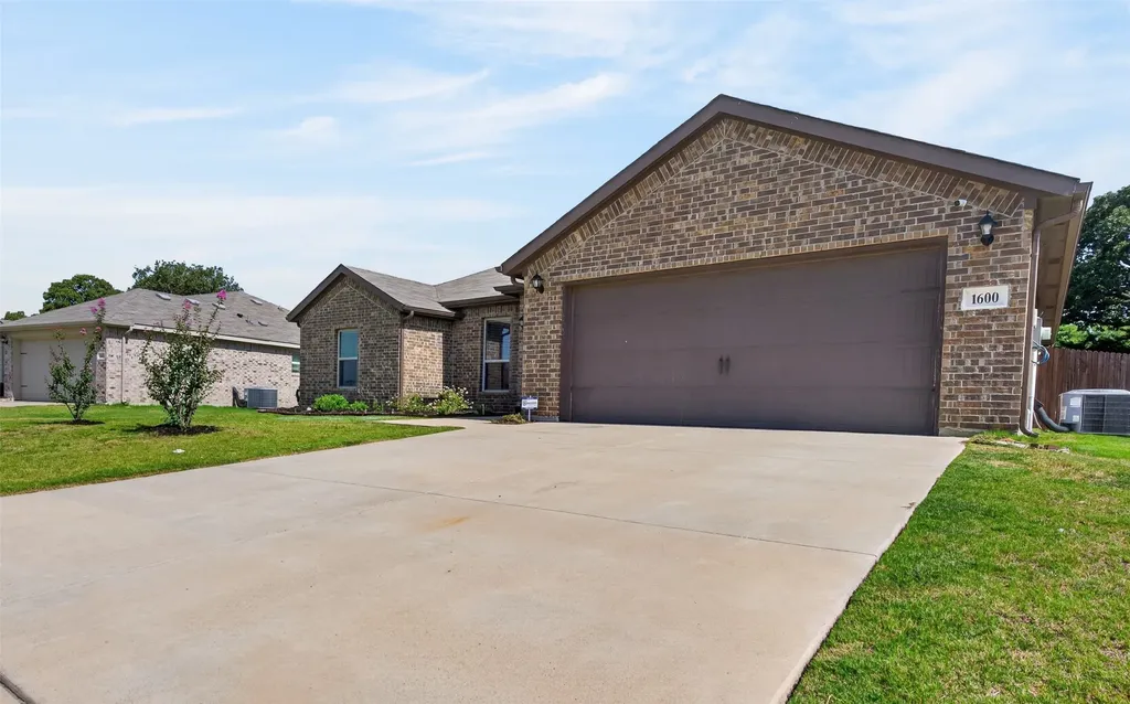 1600 Glade Meadows Drive Burleson TX 76058