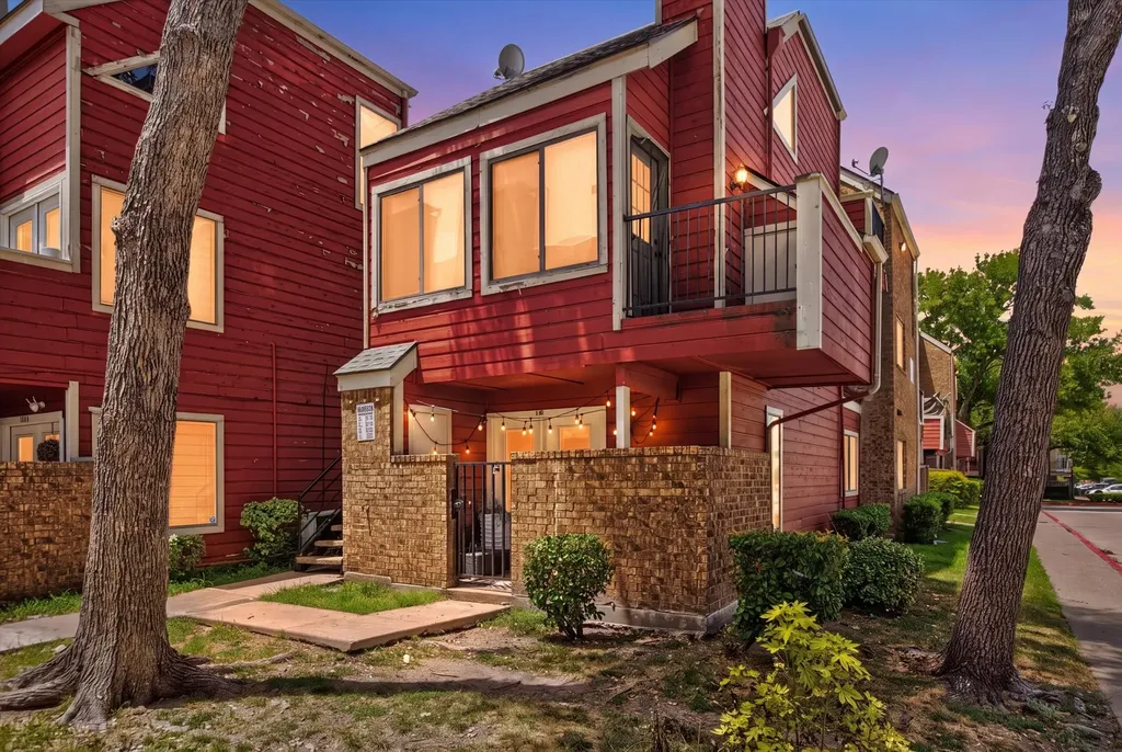 9805 Walnut Street Dallas TX 75243