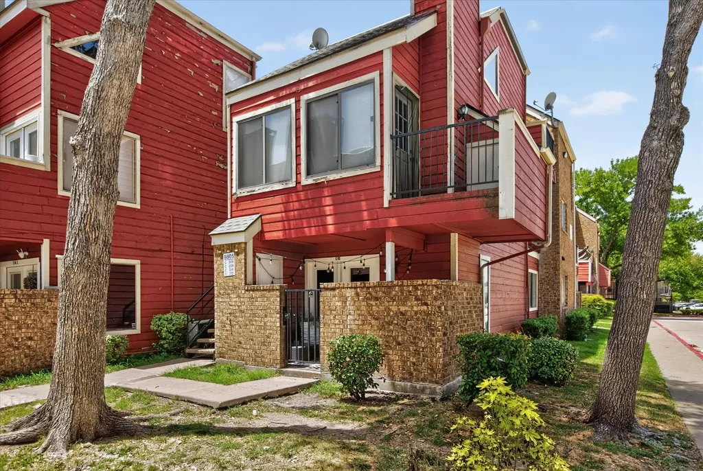 9805 Walnut Street Dallas TX 75243