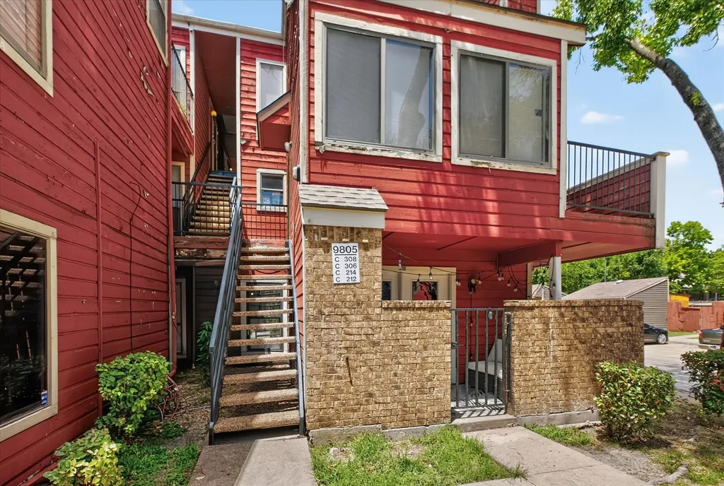 9805 Walnut Street Dallas TX 75243