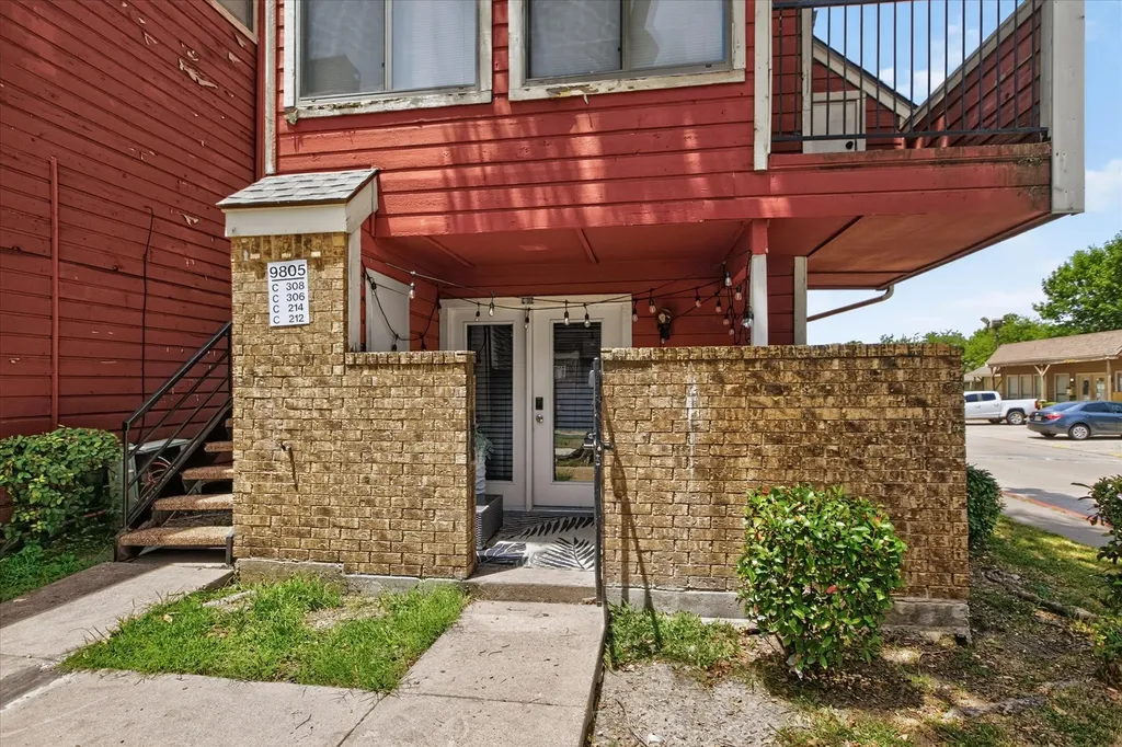 9805 Walnut Street Dallas TX 75243