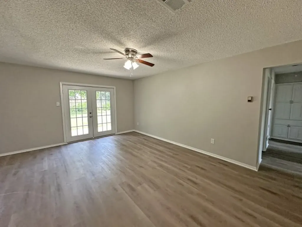 328 Hillside Court Burleson TX 76028