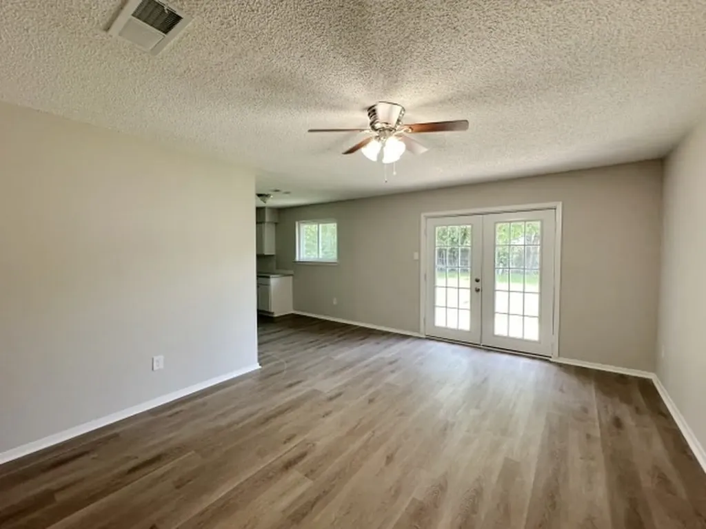 328 Hillside Court Burleson TX 76028