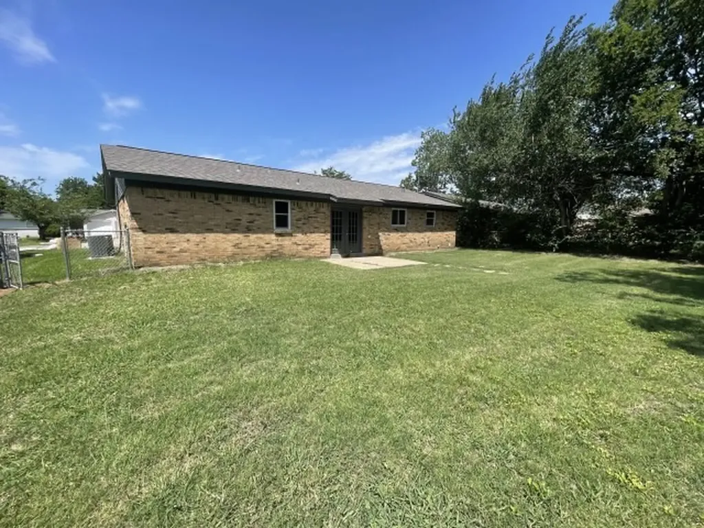 328 Hillside Court Burleson TX 76028