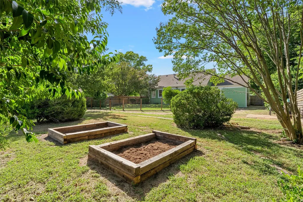 2730 Live Oak Avenue Waco TX 76708