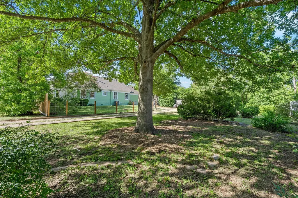 2730 Live Oak Avenue Waco TX 76708
