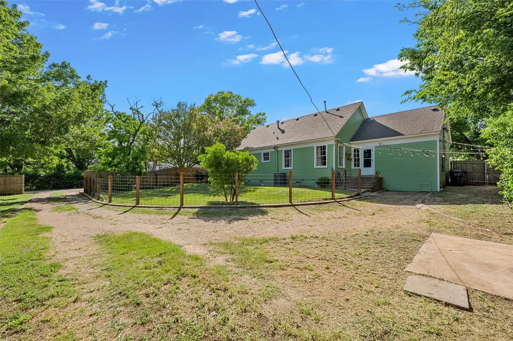 2730 Live Oak Avenue Waco TX 76708