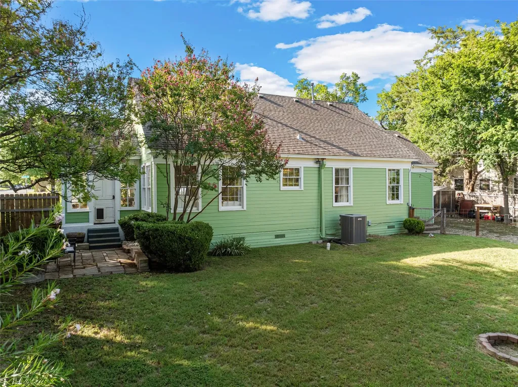 2730 Live Oak Avenue Waco TX 76708