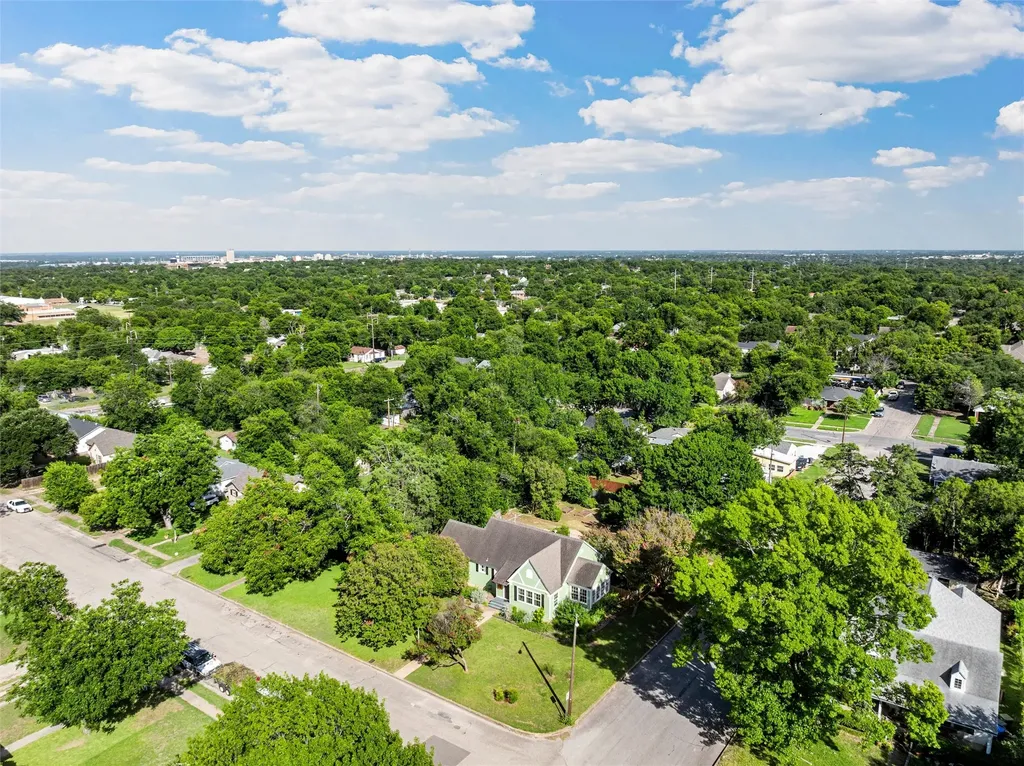 2730 Live Oak Avenue Waco TX 76708