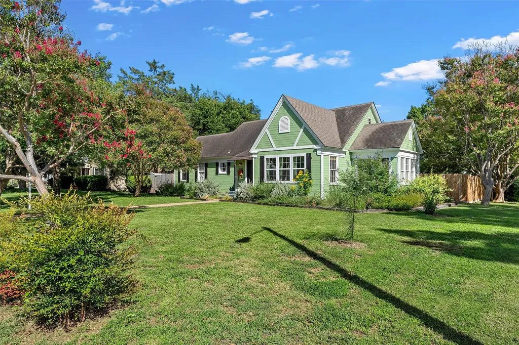 2730 Live Oak Avenue Waco TX 76708