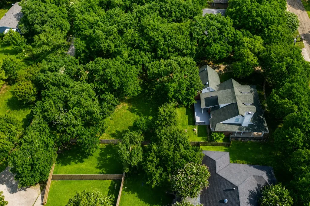 613 Forest Edge Street Burleson TX 76028