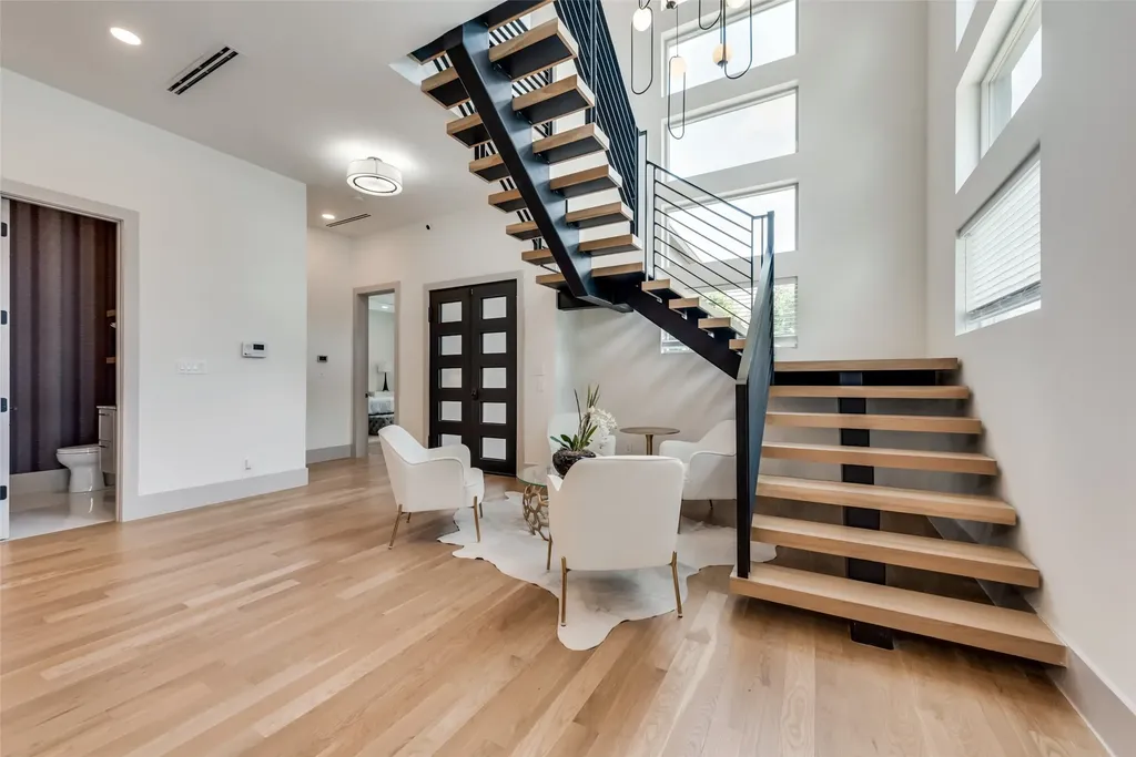 4528 W Amherst Avenue Dallas TX 75209