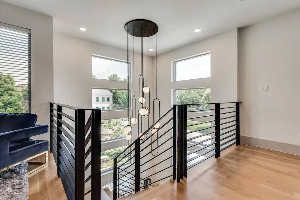 4528 W Amherst Avenue Dallas TX 75209
