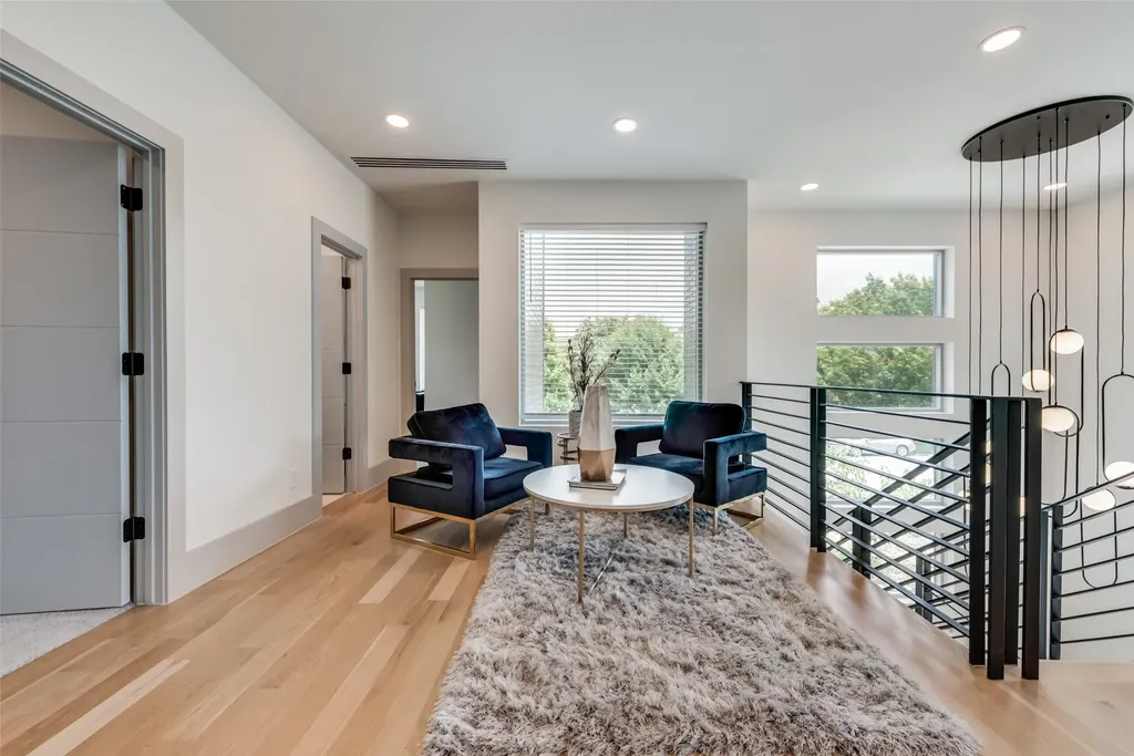 4528 W Amherst Avenue Dallas TX 75209