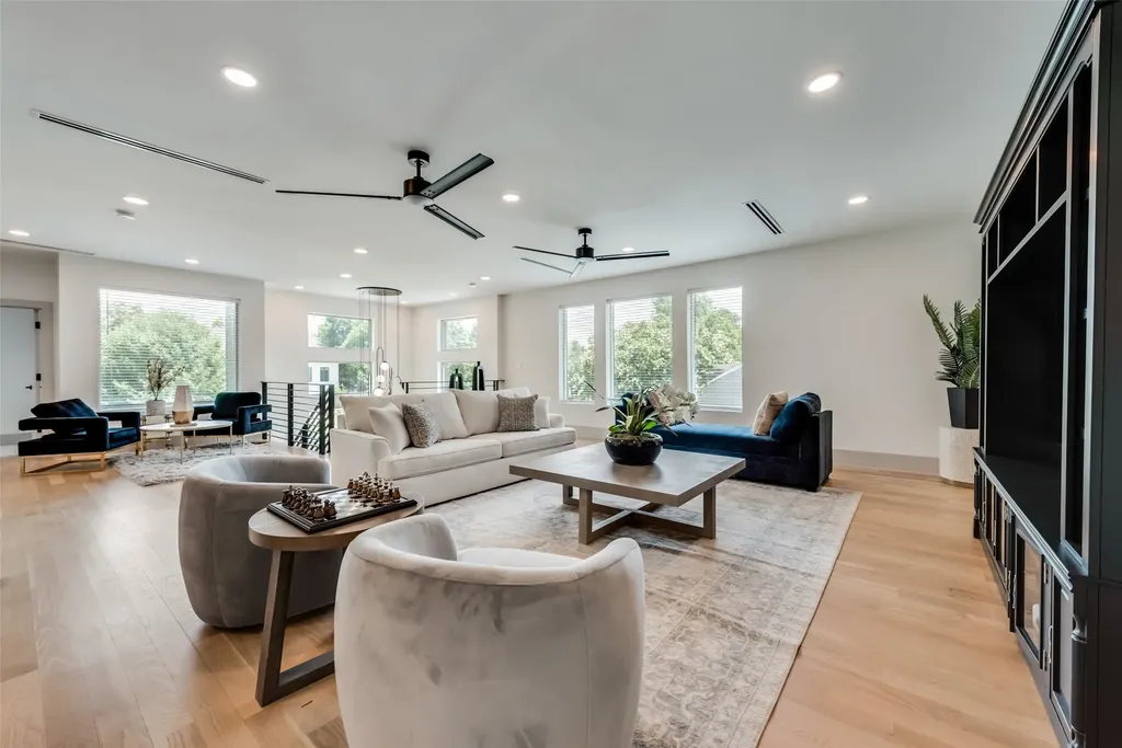 4528 W Amherst Avenue Dallas TX 75209