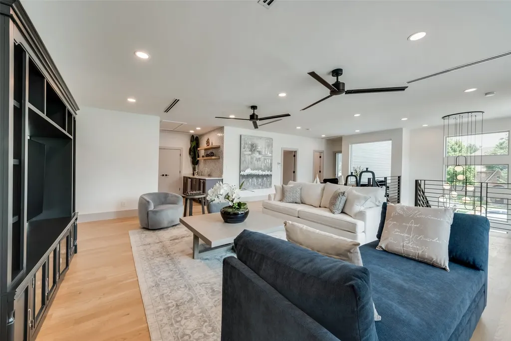 4528 W Amherst Avenue Dallas TX 75209