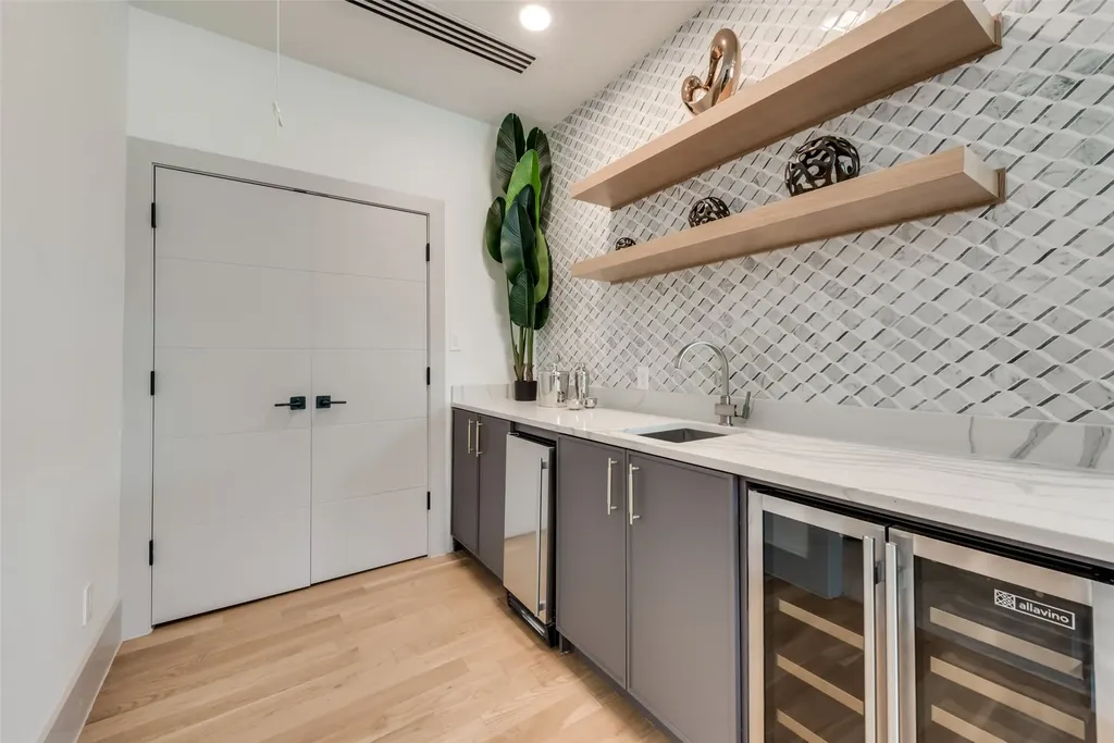 4528 W Amherst Avenue Dallas TX 75209